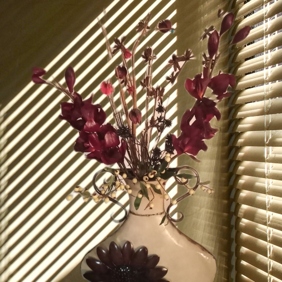 Metal Flower thin vase - Picture 5 of 5